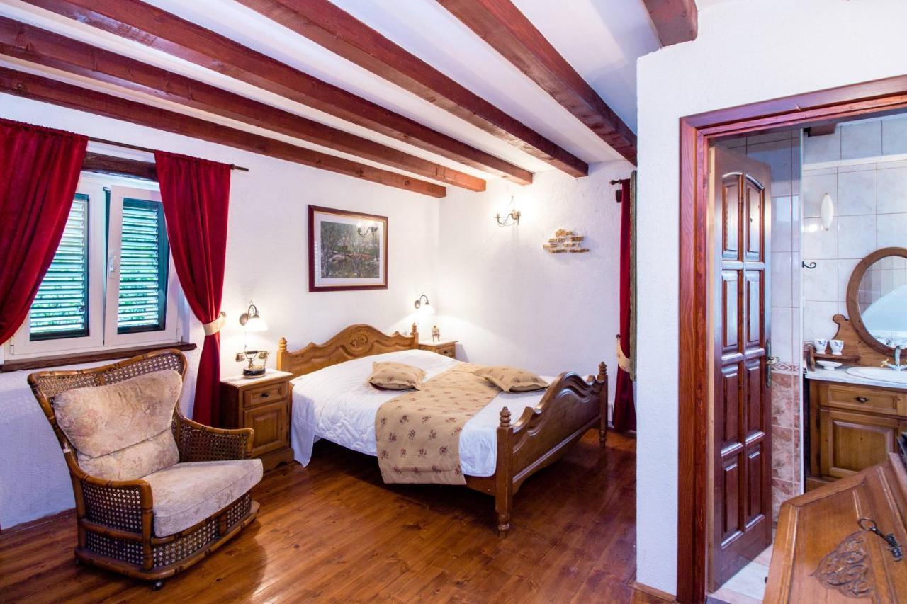 Holiday Home Casa Country Zadvarje エクステリア 写真